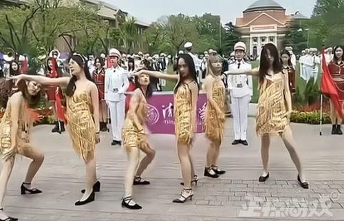 某女生跳舞吃瓜,记一位女生的舞蹈与美食之旅