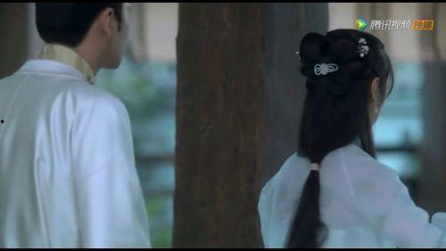 和别人合租吃瓜,一起吃瓜，共享欢乐时光